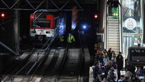 Imagen de archivo de los retrasos y cancelaciones en el servicio de alta velocidad por el descarrilamiento de un tren entre Atocha y Chamartín.