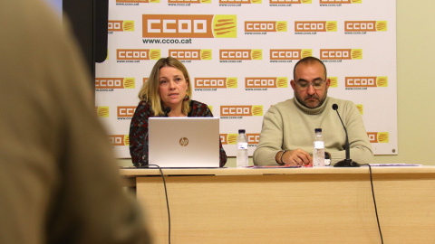 La secretària d'Acció Sindical, Cristina Torre, i el secretari general de CCOO Catalunya, Javier Pacheco, en una roda de premsa aquest dilluns