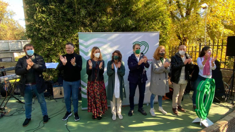 Martina Velarde y Toni Valero, junto a otros compañeros en el acto de Unidas Podemos por el 4D.