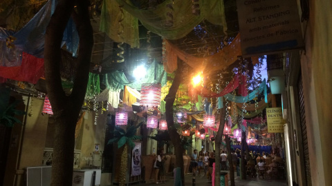 Carrers de Gracia buits durant les festes del barri, que celebren enguany el bicentenari. FOTO: Elena Parreño