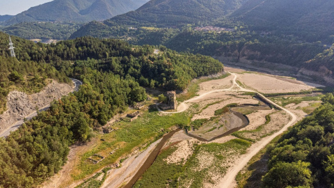 Una zona del pantà de la Baells (Berguedà) pràcticament sense aigua, en una imatge de fa uns mesos