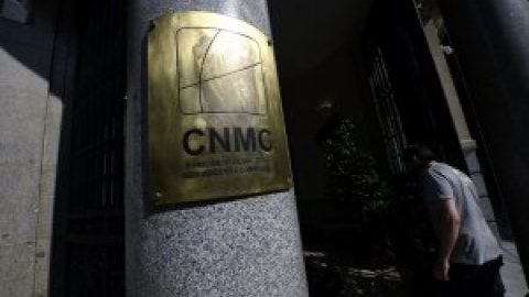 La CNMC insta a Telefónica a modificar el acuerdo con Dazn sobre Fórmula 1 y su oferta de móviles en alquiler