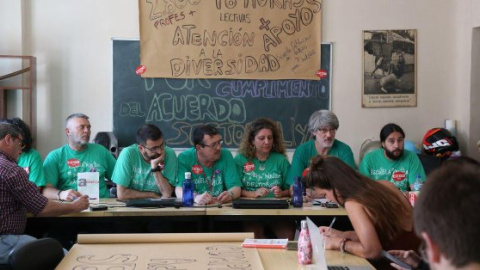 Un encierro de profesores de CCOO para exigir el cumplimiento del acuerdo sectorial de Educación en la Comunidad de Madrid.- CCOO