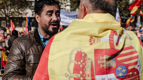 El eurodiputado Luis 'Alvise' Pérez durante una concentración para pedir elecciones generales, en la Plaza de Castilla, a 20 de octubre de 2024, en Madrid.