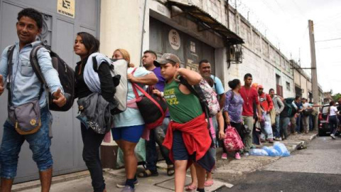 Migrantes hondureños en la frontera estadounidense./ AFP