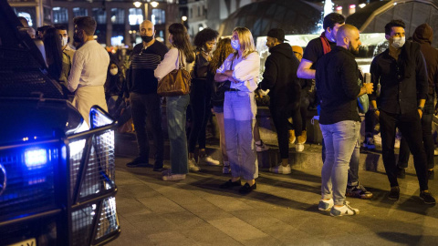 Miles de jóvenes participan en un botellón en Madrid con incidentes