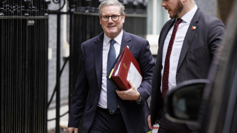 El primer ministro británico Keir Starmer frente a Downing Street este miércoles.