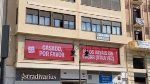 "Casado, no os vayáis sin pagar (otra vez)": Compromís trolea al PP frente a su convención y se hace viral