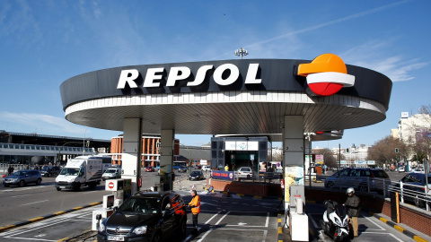 Vista de una estación de servicio de Repsol, cerca de la estación de Atocha de Madrid.. REUTERS/Paul Hanna