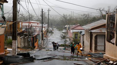 Una calle de Puerto Rico durante el paso del huracán María en 2017. - REUTERS