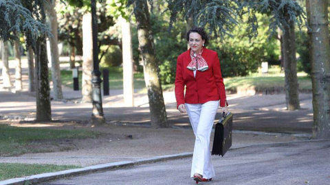 La ministra de Trabajo Magdalena Valerio, a su llegada al Palacio de la Moncloa para asistir a un Consejo de ministros. (EFE)