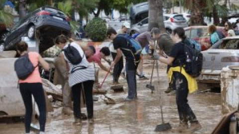 La fuerza vecinal desborda los pueblos tres días después del desastre: "Esto sobrepasa los límites de la solidaridad"