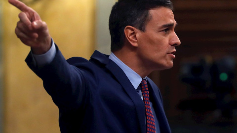 16/12/2020.- El presidente del Gobierno, Pedro Sánchez, durante su intervención ante el pleno del Congreso de este miércoles para informar del estado de alarma y de los últimos consejos europeos. EFE/ J.J. Guillén