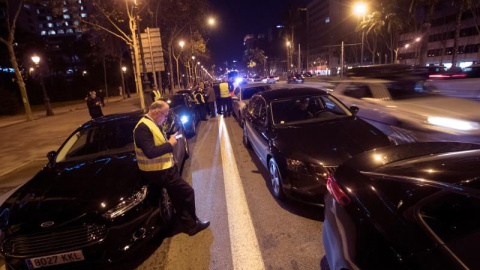 Concentración de vehículos VTC en la Avenida Diagonal, en Barcelona. EFE