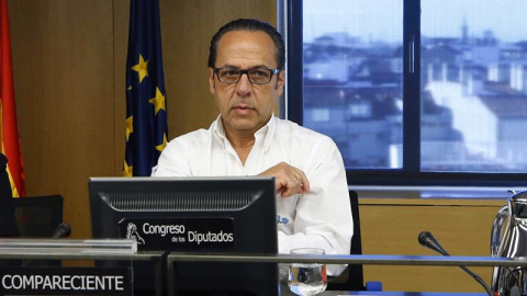 El responsable de Gürtel en la Comunidad Valenciana, Álvaro Pérez, el Bigotes, en el Congreso de los Diputados durante su comparecencia ante la comisión de investigación sobre la presunta financiación ilegal del PP. EFE/Javier Lizón