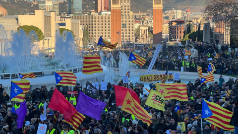 Manifestación de independentistas en la fuente de Montjuïc contra la cumbre hispano francesa a jueves 19 de enero de 2023