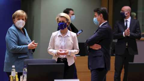 Ursula von der Leyen, Angela Merkel y Giuseppe Conte en la cumbre europea que se celebró el 10 de diciembre en Bruselas.