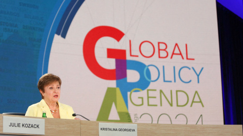 La directora gerente del FMI, la búlgara Kristalina Georgieva, en una rueda de prensa durante la Asamblea Anual del FMI en Washington. REUTERS/Kaylee Greenlee Beal