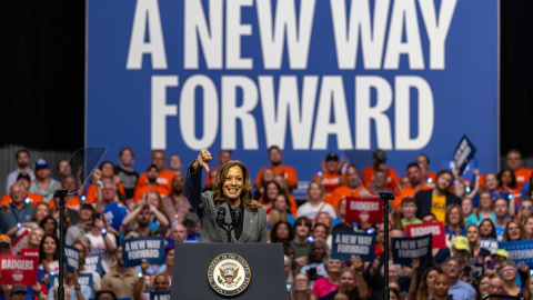 Kamala Harris pronuncia un discurso en un mitin de campaña en Madison, Wisconsin.