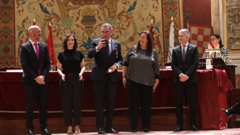 Imagen de archivo del rector de la UCM, Joaquín Goyache, junto a la presidenta de la Comunidad de Madrid, Isabel Díaz Ayuso.