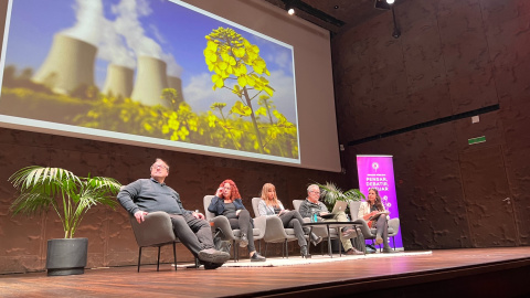 Imagen del debate sobre cómo transitar hacia un modelo energético, sostenible y justo.