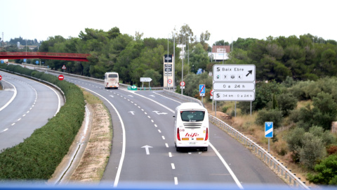 Dos únics busos circulant per l'AP-7 a l'Aldea aquest dilluns