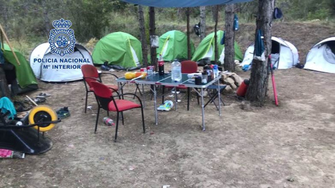 Campamento de la mafia albanesa, en una de las plantaciones de Agüero halladas por la Policía Nacional de Huesca.