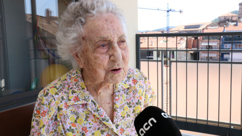 La persona más longeva del mundo, Maria Branyas, durante una entrevista en Olot, a 1 de agosto de 2019.