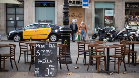 Aspecto de una terraza vacía en el centro de Barcelona.