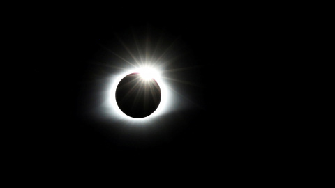 El anillo que forma el eclipse de Sol visto desde el parque nacional de Great Smoky Mountains, en Tennessee (EEUU). REUTERS/Jonathan Ernst