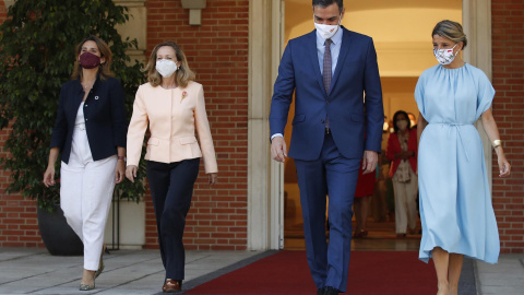 Yolanda Díaz, Pedro Sánchez, Nadia Calviño y  Teresa Ribera