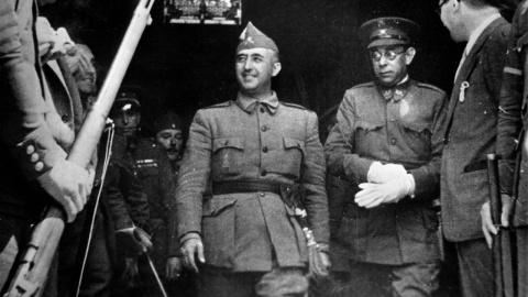 El dictador Franco junto al general Mola.