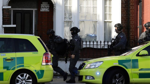 La Policía británica realiza labores de detención tras el atentado de Parson's Green en Londres. REUTERS/Archivo.