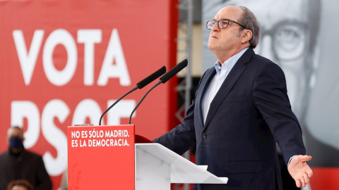 El candidato socialista a la Comunidad de Madrid, Ángel Gabilondo, durante un acto de campaña en Getafe, este domingo.