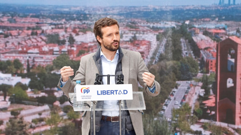 El líder del PP, Pablo Casado, interviene durante un acto de campaña celebrado este sábado 24 de abril de 2021 en Pozuelo de Alarcón.