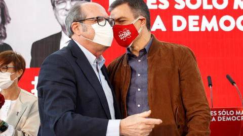 Pedro Sánchez junto a Ángel Gabilondo en el acto de campaña en Getafe este domingo 25 de abril investigado por la consejería de Sanidad.