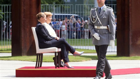 La canciller alemana, Angela Merkel y la primera ministra danesa, Mette Frederiksen, en la ciudad de Berlín. Europa Press