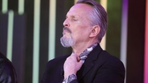 Miguel Bosé vuelve a hacerlo: dice que la DANA es por las estelas químicas de los aviones y que el cambio climático no existe