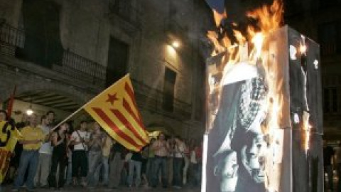 Estrasburgo condena a España por vulnerar la libertad de expresión de dos jóvenes que quemaron fotos de los reyes