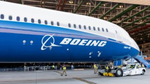 Los trabajadores de Boeing desconvocan la huelga tras acordar una subida salarial del 38%