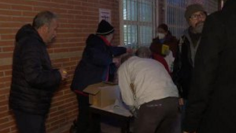 "¡Mar se queda!", gritan vecinos y pacientes de la doctora Mar Noguerol