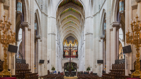 Interior de la Catedral de la Almudena de Madrid. / Wikipedia