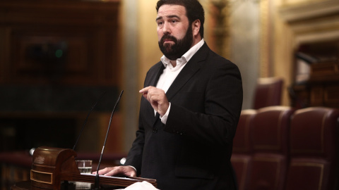 El diputado de EH Bildu, Jon Iñárritu, interviene en una sesión plenaria celebrada en el Congreso de los Diputados, en Madrid, (España), a 4 de febrero de 2021.