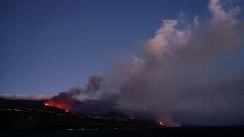 La colada de lava, vista desde el puerto de Tazacorte, este 29 de septiembre de 2021.