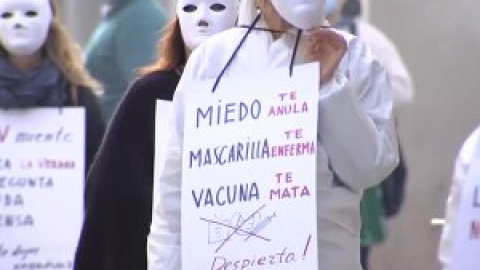 Performance negacionista del Covid en la Catedral de Sevilla