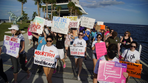 Miles de mujeres se manifiestan en Estados Unidos para defender el derecho al aborto