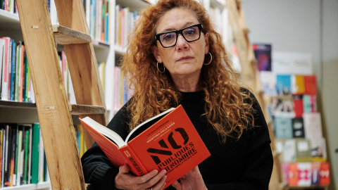 La escritora y periodista, Cristina Fallarás, posa durante la presentación de su nuevo libro 'No publiques mi nombre', en el Ateneo La Maliciosa, a 13 de noviembre de 2024, en Madrid (España).