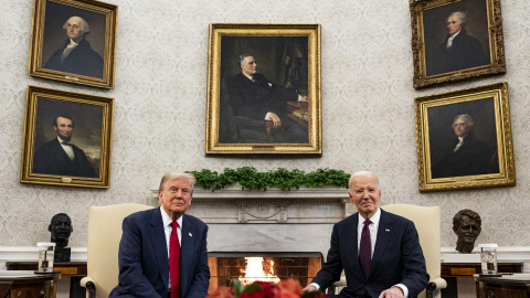 El presidente estadounidense Joe Biden y el presidente electo Donald Trump durante una reunión en la Oficina Oval de la Casa Blanca en Washington DC, (EEUU)