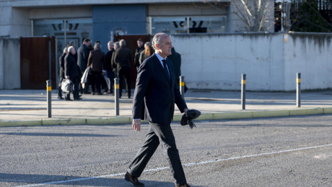 El expresidente de la Comunidad Valenciana Francisco Camps a su llegada al juicio por el contrato de Fitur a la trama 'Gürtel', en la Audiencia Nacional de San Fernando de Henares, a 23 de enero de 2023, en San Fernando de Henares