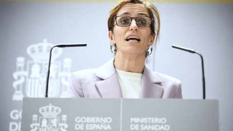 La ministra de Sanidad, Mónica García, durante una rueda de prensa tras el pleno del Consejo Internacional del Sistema Nacional de Salud (CISNS), en la sede del Ministerio de Sanidad, a 11 de octubre de 2024, en Madrid (España).